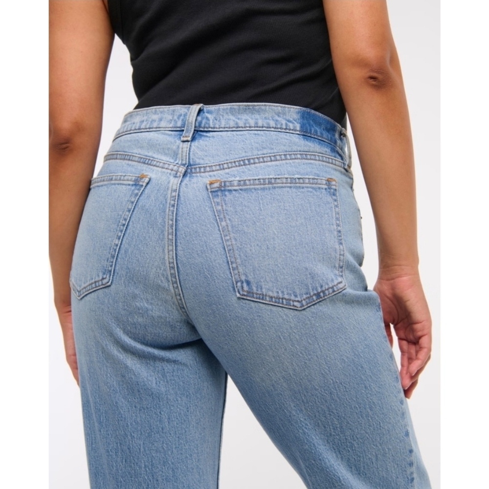 Abercrombie & Fitch Women Sz 28 The 90s Straight Mid-Rise Medium Wash Denim Jean - Picture 3 of 15